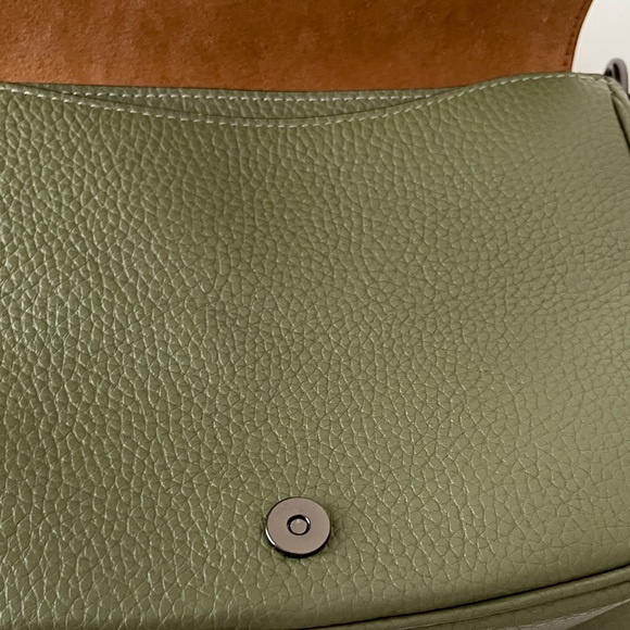 NWOT..Coach Olive Pebbled Leather Flap Crossbody with Wide Strap - Picture 9 of 9